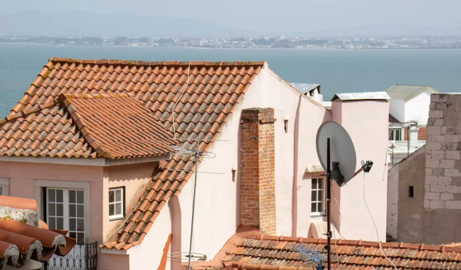 Modern Roofing Trends for 2025